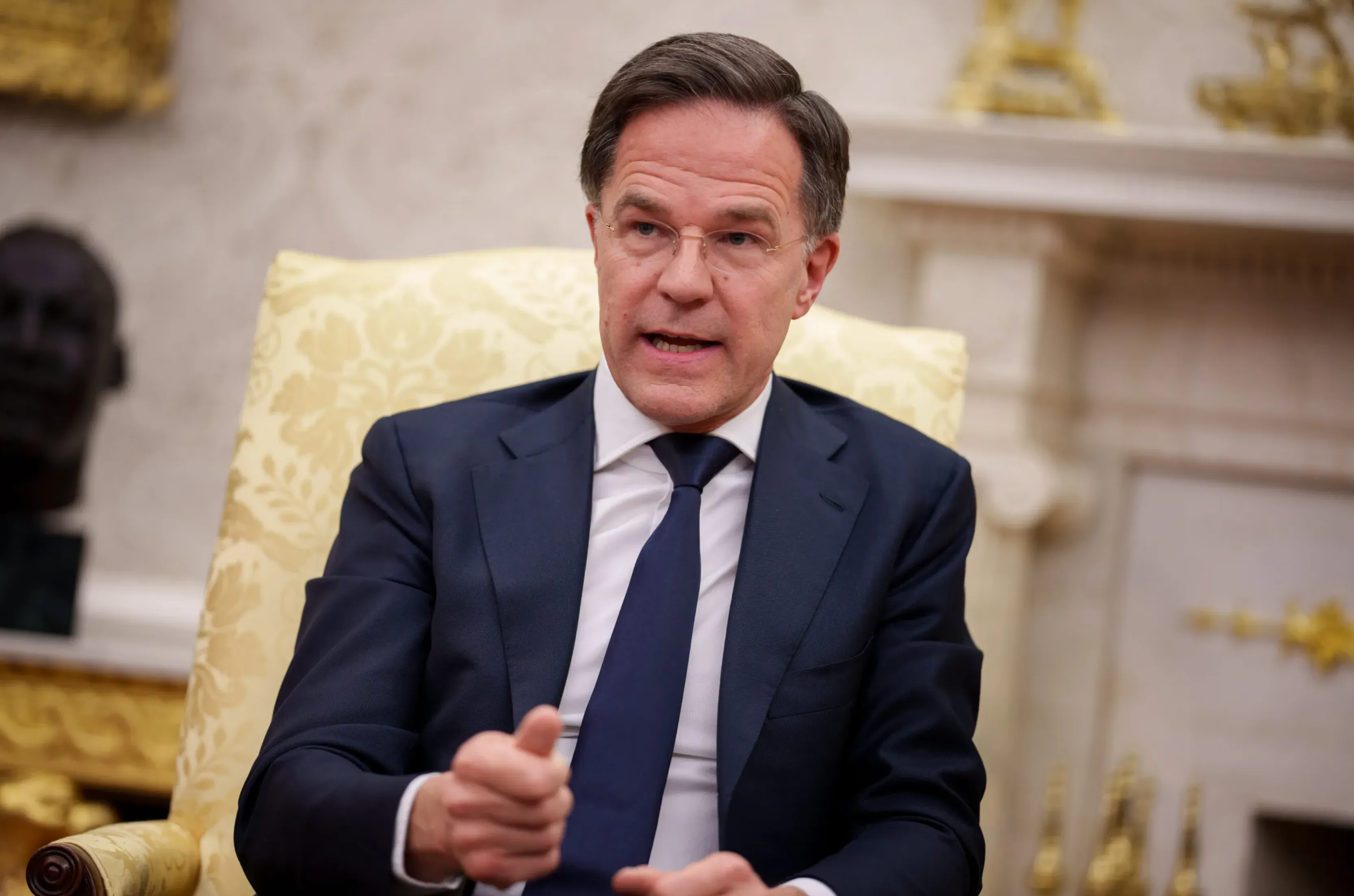 «Це нормально, якби війна якимось чином припинилася для Європи, крок за кроком, а також для США, крок за кроком, щоб відновити нормальні відносини з Росією», — сказав Марк Рютте в інтерв’ю Bloomberg у п’ятницю